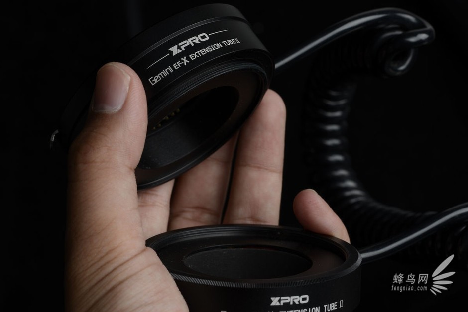 直接是螺口，该螺口与近摄筒相配合