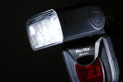 富达时推顶级闪灯新品 支持强大无线TTL 富达时推出闪灯新品(N)