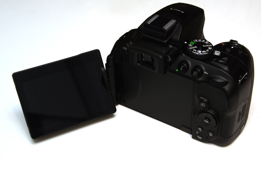 尼康D5300量产版本开箱-翻转LCD屏