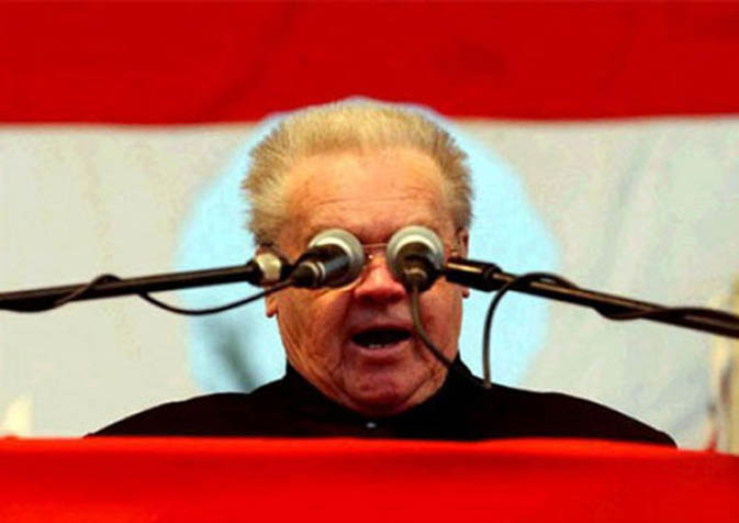 破产姐妹MAX杂志大片，尽显女王气质