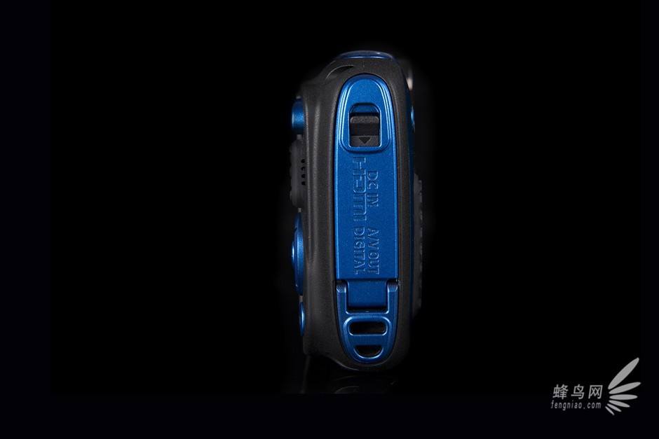 佳能PowerShot D30 侧面图