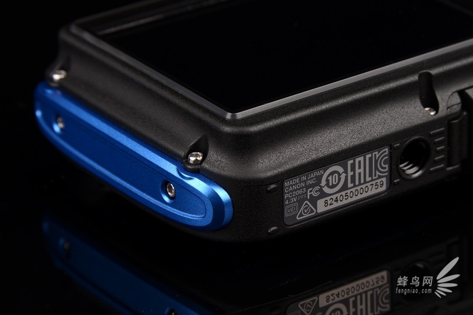 佳能PowerShot D30侧面细节图