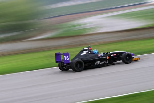 如何使用佳能小三元拍摄动感赛车