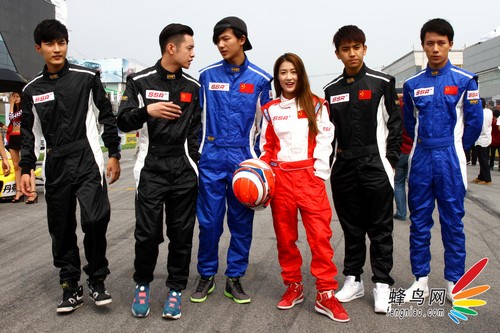 如何使用佳能小三元拍摄动感赛车