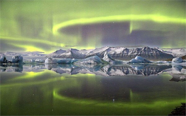 据《每日电讯报》报道，由英国格林尼治天文台主办的第六届天文摄影师大赛获奖作品已经出炉。