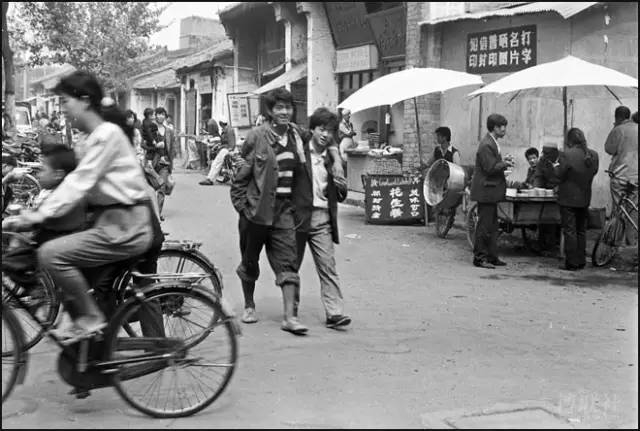 1988年，大学习巷 快乐的伙计俩.jpg