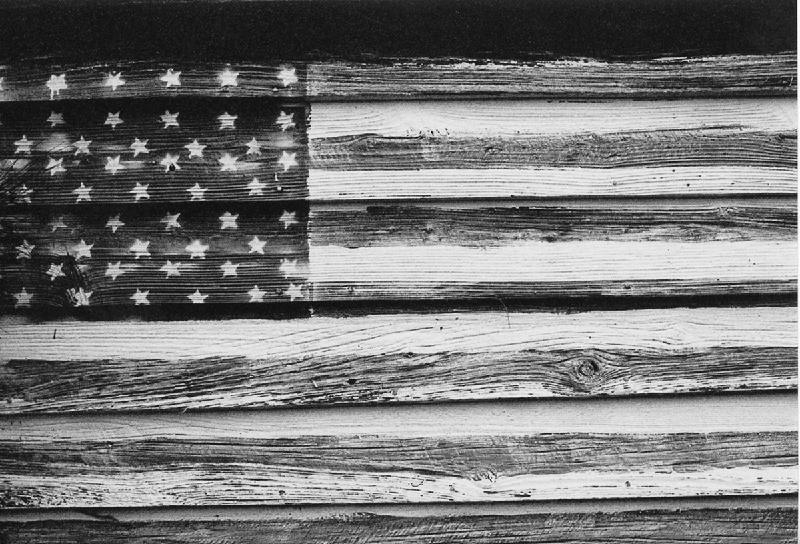 穿过泥土的公路、干涸的河床去冒险