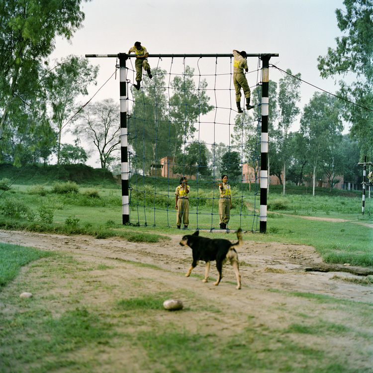 战争让女人走开，印度偏说不！