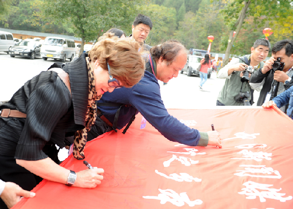 中国新闻摄影记者聚焦“枫叶之乡”本溪县 中国新闻摄影记者聚焦“枫叶之乡”本溪县