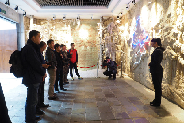 中国新闻摄影记者聚焦“枫叶之乡”本溪县 中国新闻摄影记者聚焦“枫叶之乡”本溪县