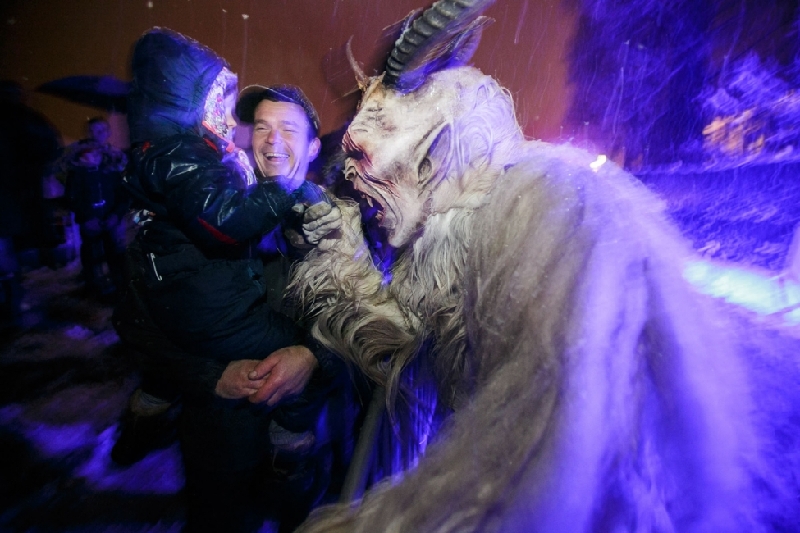 Krampus:惩罚孩子的圣诞老人 114.jpg
