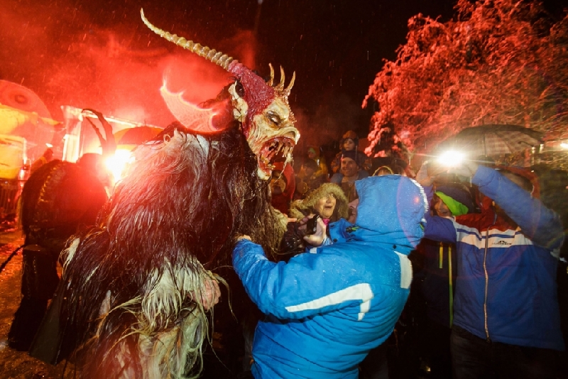 Krampus:惩罚孩子的圣诞老人 210.jpg