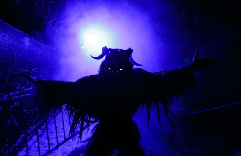 Krampus:惩罚孩子的圣诞老人 312.jpg