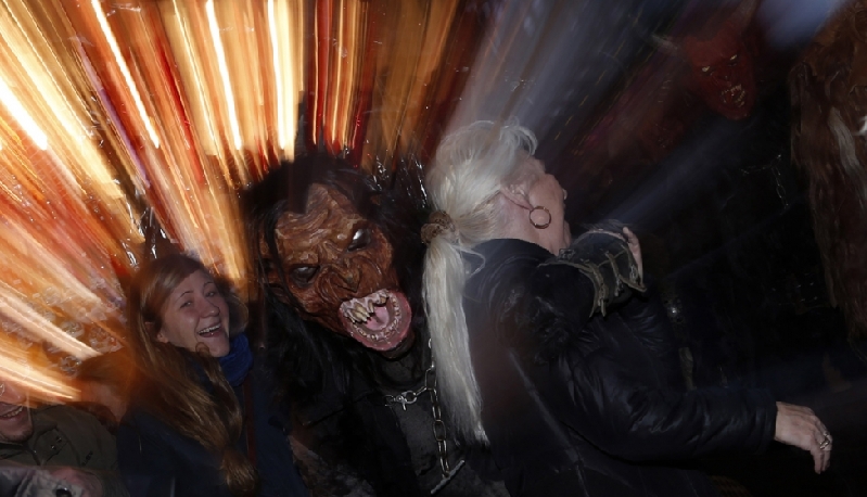 Krampus:惩罚孩子的圣诞老人 510.jpg