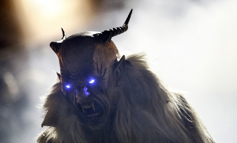 Krampus:惩罚孩子的圣诞老人 83.jpg