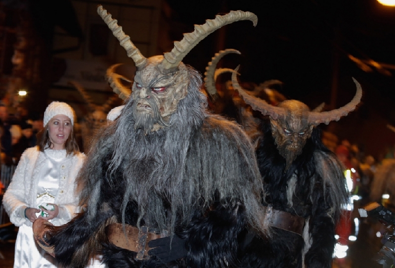 Krampus:惩罚孩子的圣诞老人 125.jpg