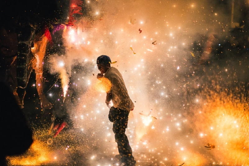 色彩斑斓，墨西哥烟火节