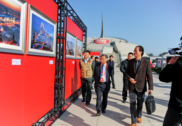 辉煌的五年——“喜迎党的十九大?航拍中国”摄影展开幕