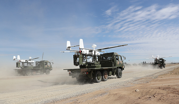 第二届强军梦大型军事摄影展在北京民族文化宫举行 第二届强军梦大型军事摄影展在北京民族文化宫举行