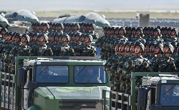 第二届强军梦大型军事摄影展在北京民族文化宫举行 第二届强军梦大型军事摄影展在北京民族文化宫举行