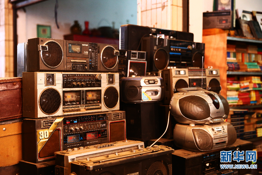 一脚踏进旧时光：在老四书屋淘到童年的百宝箱