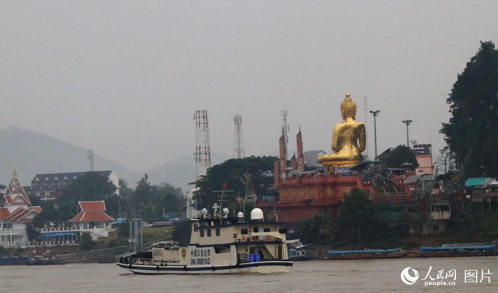 图24 联巡编队转弯折返处，老挝金木棉港的对面是泰国的清盛港。目前，云南已开展乘船至金三角的旅游。