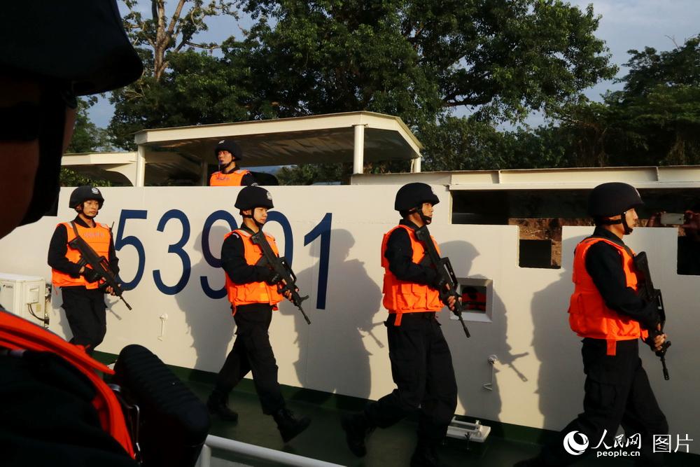 图12 这次联讯编队的指挥舰是53901舰，2017年6月被公安部授予集体一等功。这是在老挝孟莫联络点执行?？壳谖窈蠓祷卮?。