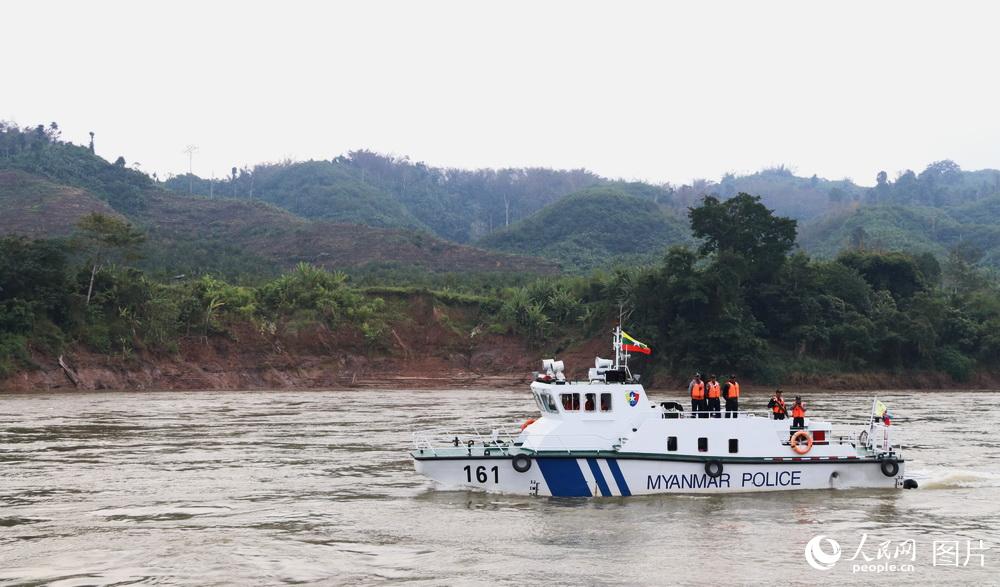 图19 联巡编队中的缅甸巡逻艇。