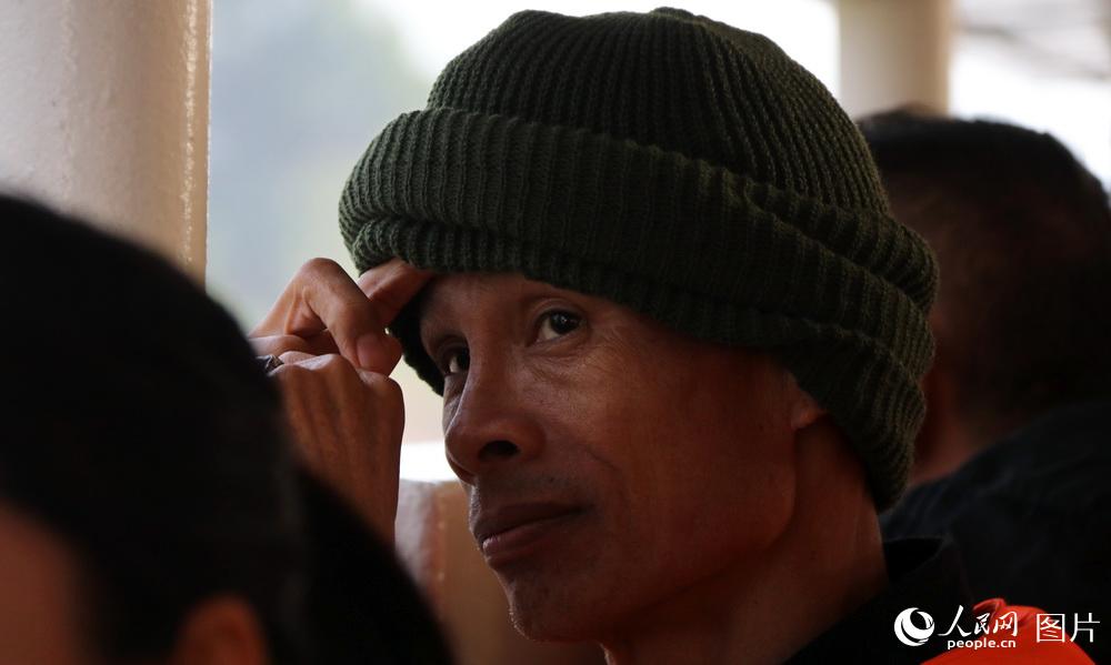 图21 登上中国巡逻艇的泰国第五警区湄公河打击跨境犯罪中心的警察。