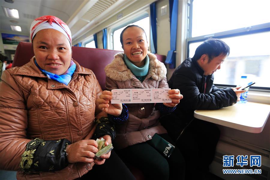 #（社会）（4）贵州：山区“慢火车” 独特风景线