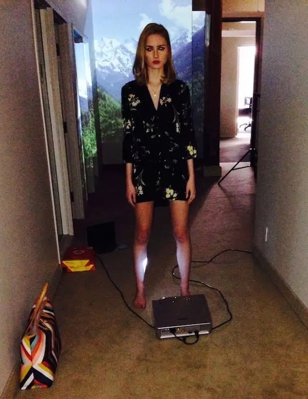 没有高端的造型灯怎么办？不妨试试投影仪吧