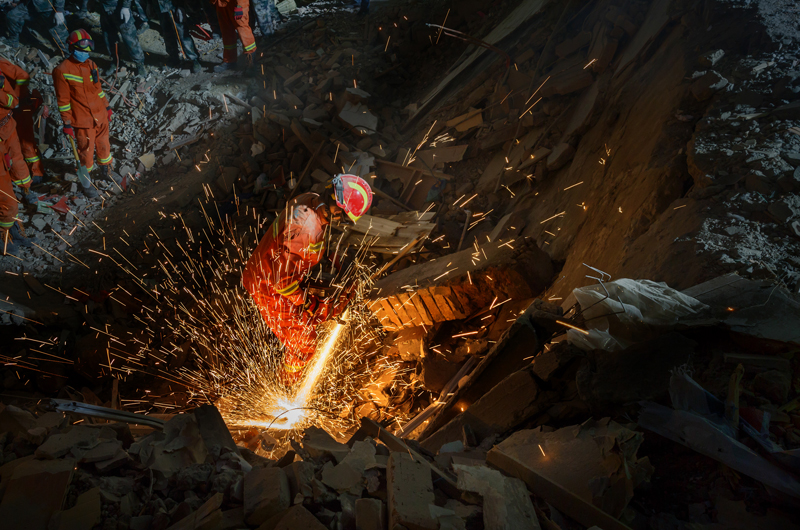 废墟下，母亲打来求救电话