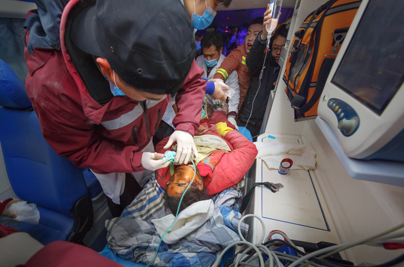 废墟下，母亲打来求救电话