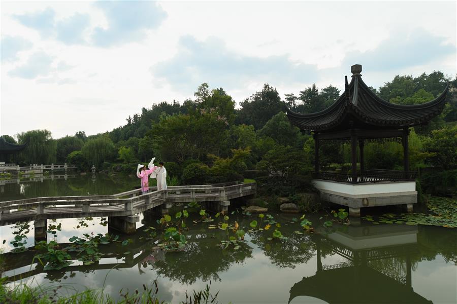 （图片故事）（7）矢志追梦：越剧学校里的唯一男小生