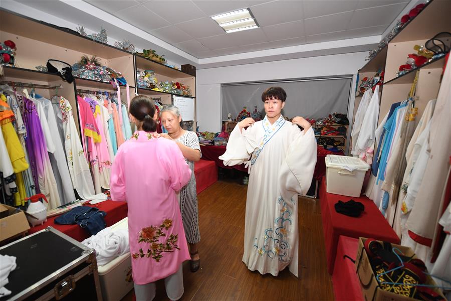 （图片故事）（3）矢志追梦：越剧学校里的唯一男小生