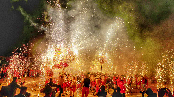 揭阳火龙劲舞闹新春 揭阳火龙劲舞闹新春