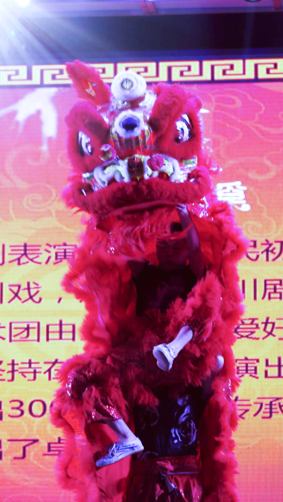 成都黄龙溪古镇的绝活“非遗”川剧表演吸引了众多游客 成都黄龙溪古镇的绝活“非遗”川剧表演吸引了众多游客