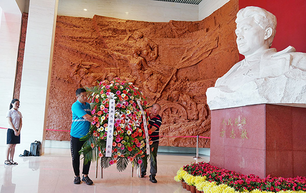 中国新闻摄影学会组织摄影记者到方志敏纪念馆参观学习 中国新闻摄影学会组织摄影记者到方志敏纪念馆参观学习