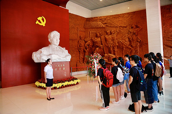 中国新闻摄影学会组织摄影记者到方志敏纪念馆参观学习 中国新闻摄影学会组织摄影记者到方志敏纪念馆参观学习