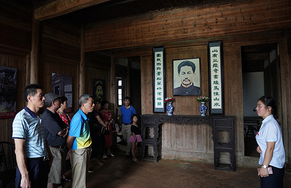 中国新闻摄影学会组织摄影记者到方志敏纪念馆参观学习 中国新闻摄影学会组织摄影记者到方志敏纪念馆参观学习