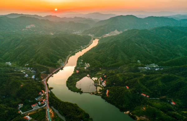 红土地上炼“四力” 长征起点悟初心 红土地上炼“四力” 长征起点悟初心