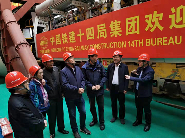 中国新闻摄影学会釆访小分队走进北京地铁19号线施工现场 中国新闻摄影学会釆访小分队走进北京地铁19号线施工现场