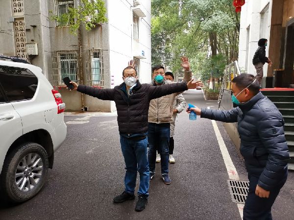 我在现场 | 除夕夜凄冷宁静 火神山热火朝天 我在现场 | 除夕夜凄冷宁静 火神山热火朝天