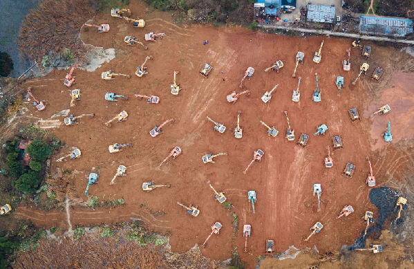 我在现场 | 除夕夜凄冷宁静 火神山热火朝天 我在现场 | 除夕夜凄冷宁静 火神山热火朝天