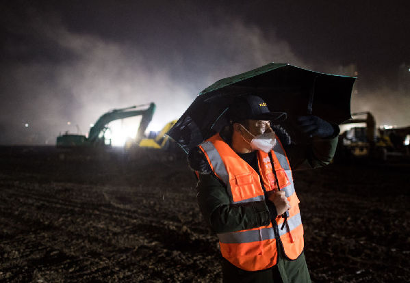 我在现场 | 除夕夜凄冷宁静 火神山热火朝天 我在现场 | 除夕夜凄冷宁静 火神山热火朝天