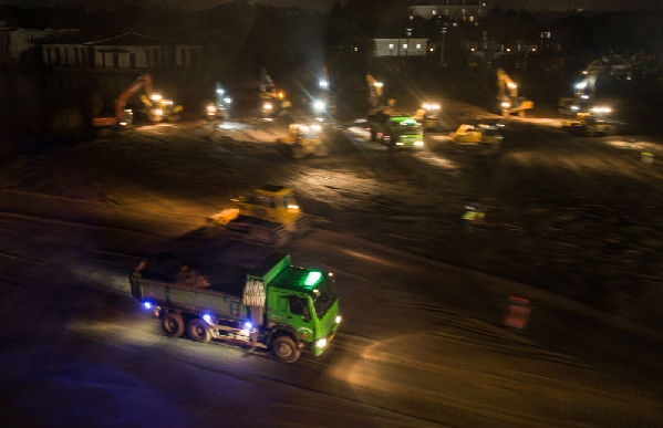 我在现场 | 除夕夜凄冷宁静 火神山热火朝天 我在现场 | 除夕夜凄冷宁静 火神山热火朝天