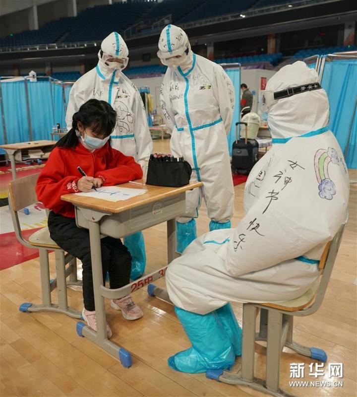 “小画家”的祝福 (聚焦疫情防控)(4)“小画家”的祝福