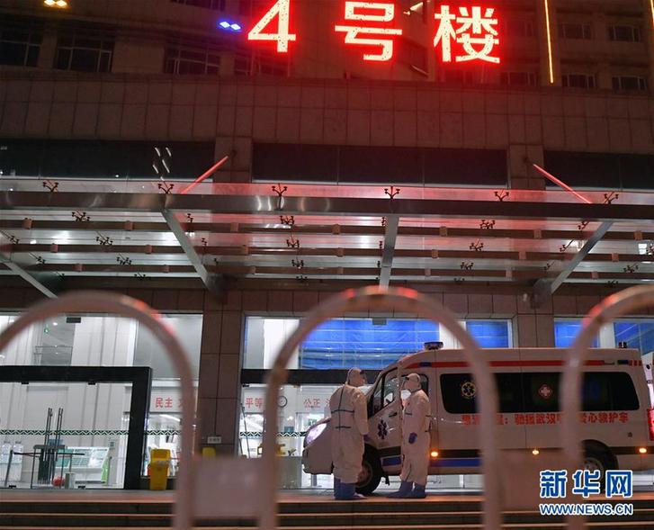 奔忙在武汉雷神山医院的“摆渡人” (聚焦疫情防控·图片故事)(6)奔忙在武汉雷神山医院的“摆渡人”