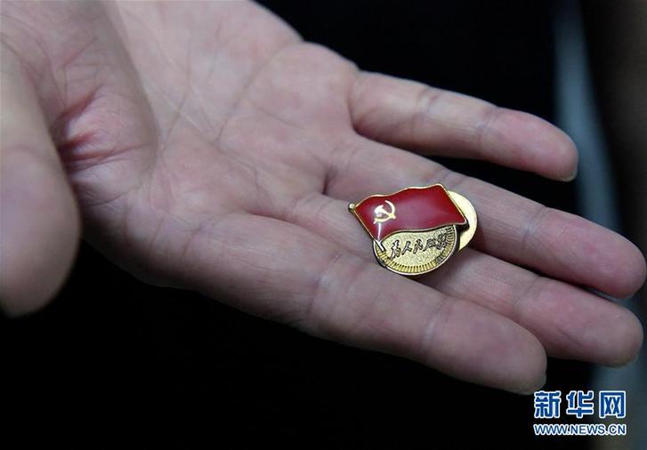 奔忙在武汉雷神山医院的“摆渡人” (聚焦疫情防控·图片故事)(11)奔忙在武汉雷神山医院的“摆渡人”