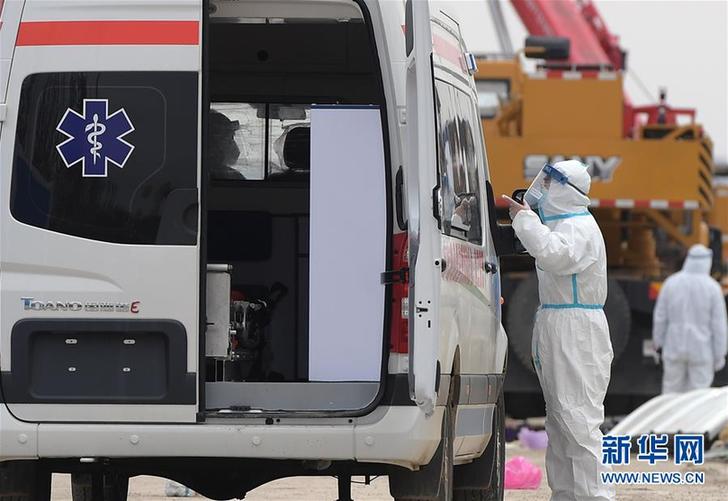 奔忙在武汉雷神山医院的“摆渡人” (聚焦疫情防控·图片故事)(12)奔忙在武汉雷神山医院的“摆渡人”